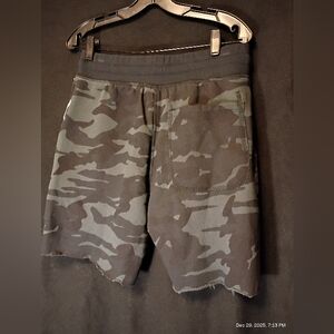 Todd Snyder + Champion Camo Cutoff Sweatshorts Men's Small Gray Camouflage